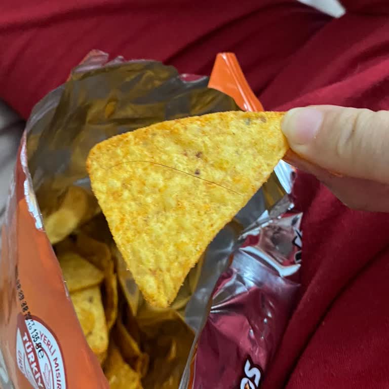 Paketli Üründe Şok Edici Keşif: Doritos'tan Çıkan Kıl