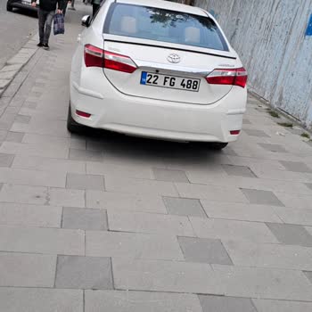 Kaldırımlar Yayalarındır: Saygı Bekliyoruz!