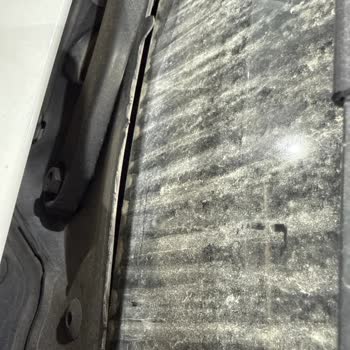 BMW F30 Ön Cam Izgara Sorunu