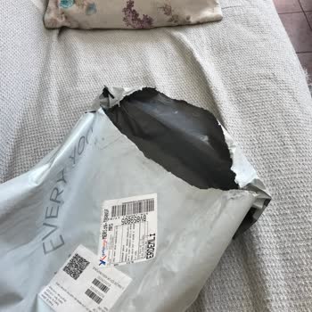 Kargo Paketim Neden Açılmış Geldi?