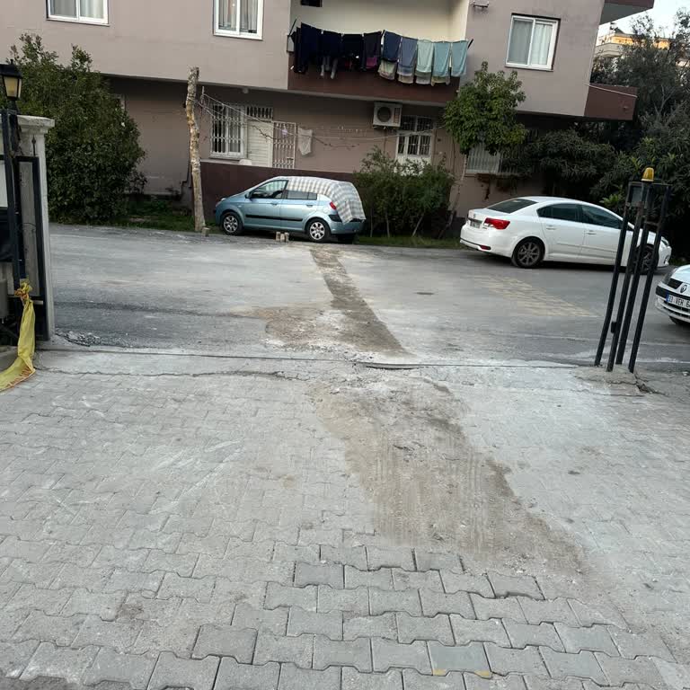 Aksa Doğalgaz Altyapı Çalışmalarının Ardından Kalan Hasarlar
