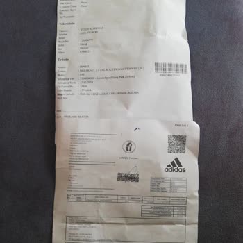 Adidas Ayakkabının Beklenmedik Kalite Sorunu Ve Mağaza İlgisizliği