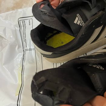 Adidas Ayakkabının Beklenmedik Kalite Sorunu Ve Mağaza İlgisizliği