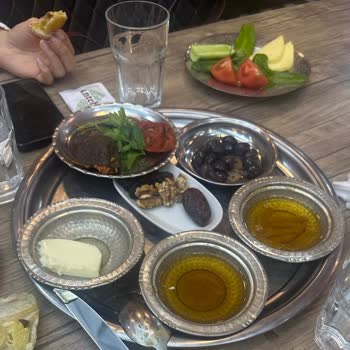 İlgisizlik Ve Ayrımcılık: Hayal Kırıklığı Yaratan İftar Deneyimi