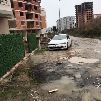 Körfez Mahallesindeki Çukurlar Araçlar İçin Tehlike Saçıyor