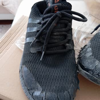 Üç Ayda Paramparça Olan Ayakkabı Şoku