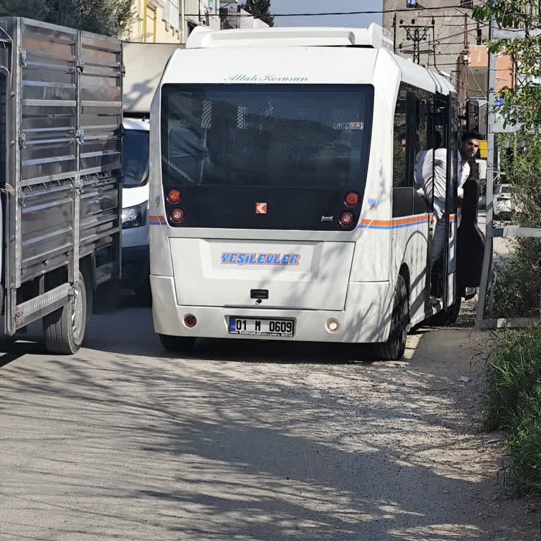 Dikkatsiz Dolmuş Şoförü Ve Tehlikeli Yolculuk