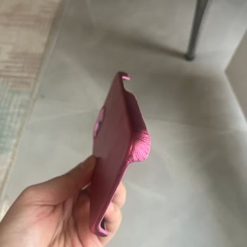 Yanıltan Renk Ve Kalitesiz Köşeler