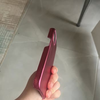 Yanıltan Renk Ve Kalitesiz Köşeler