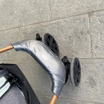 Bebek Arabası İlk Kullanımda Kırıldı Ve Güvenlik Sorunu Yaşattı