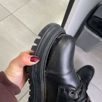 Kalitesiz Botlar, Yırtılan Umutlar