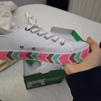 Benetton'dan Gelen Ayakkabı Hayal Kırıklığı Yarattı