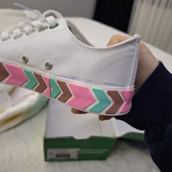 Benetton'dan Gelen Ayakkabı Hayal Kırıklığı Yarattı