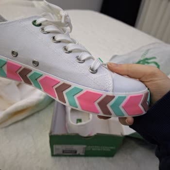 Benetton'dan Gelen Ayakkabı Hayal Kırıklığı Yarattı