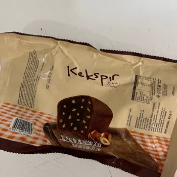 Kek İçinden Ambalaj Poşet Çıktı: Tüketici Sağlığı Tehlikede!