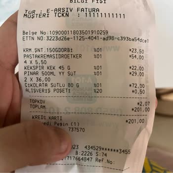 Kek İçinden Ambalaj Poşet Çıktı: Tüketici Sağlığı Tehlikede!