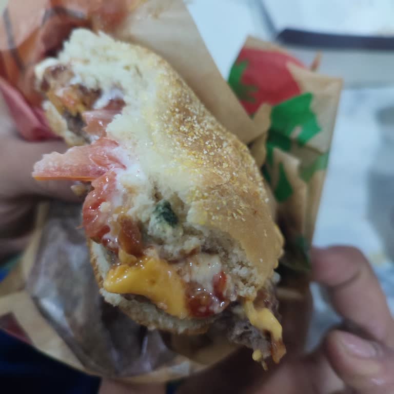 Yemek Sepeti Burger King Siparişimde Küflü Hamburger Ve Eksik Malzeme