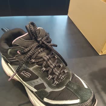 Skechers Su Geçirmez Diye Alınan Bot, Müşteri Hizmetlerinde Hayal Kırıklığı Yarattı!