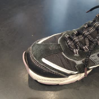 Skechers Su Geçirmez Diye Alınan Bot, Müşteri Hizmetlerinde Hayal Kırıklığı Yarattı!