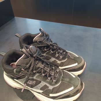 Skechers Su Geçirmez Diye Alınan Bot, Müşteri Hizmetlerinde Hayal Kırıklığı Yarattı!