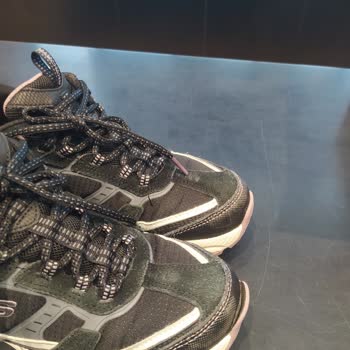 Skechers Su Geçirmez Diye Alınan Bot, Müşteri Hizmetlerinde Hayal Kırıklığı Yarattı!