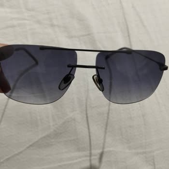 Uzak Mesafeler, Eksik Vidalar: Gözlük Tamiri İçin Çözüm Arayışı