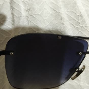 Uzak Mesafeler, Eksik Vidalar: Gözlük Tamiri İçin Çözüm Arayışı