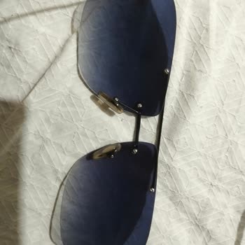 Uzak Mesafeler, Eksik Vidalar: Gözlük Tamiri İçin Çözüm Arayışı