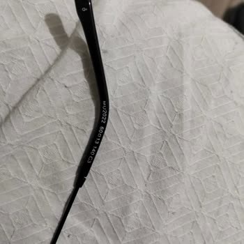 Uzak Mesafeler, Eksik Vidalar: Gözlük Tamiri İçin Çözüm Arayışı