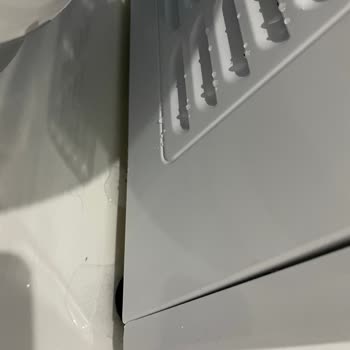 Hoover 10kg Wi-Fi Dryer Leaks Water and Doesn’t Dry Clothes Properly