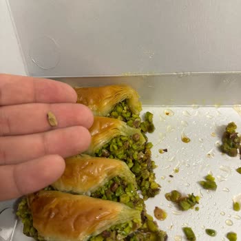 Kadayıfzade Tatlısında Taş Skandalı: Misafirlere Rezil Oldum