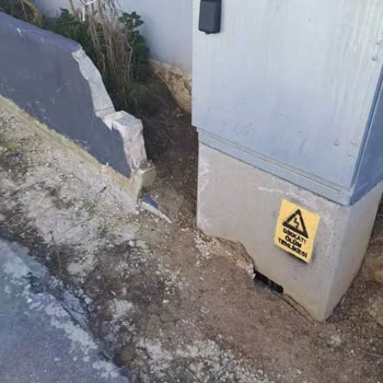 CK Boğaziçi Elektrik Evimin Önüne İzin Almadan Koyulan Tehlikeli Elektrik Panosu