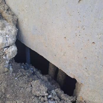 CK Boğaziçi Elektrik Evimin Önüne İzin Almadan Koyulan Tehlikeli Elektrik Panosu