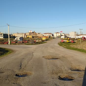 Belediyenin İlgisizliği: 5 Aylık Bozuk Yol Sorunu