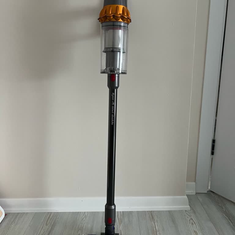 Dyson V15: Kapanan Süpürge Ve Sessiz Servis