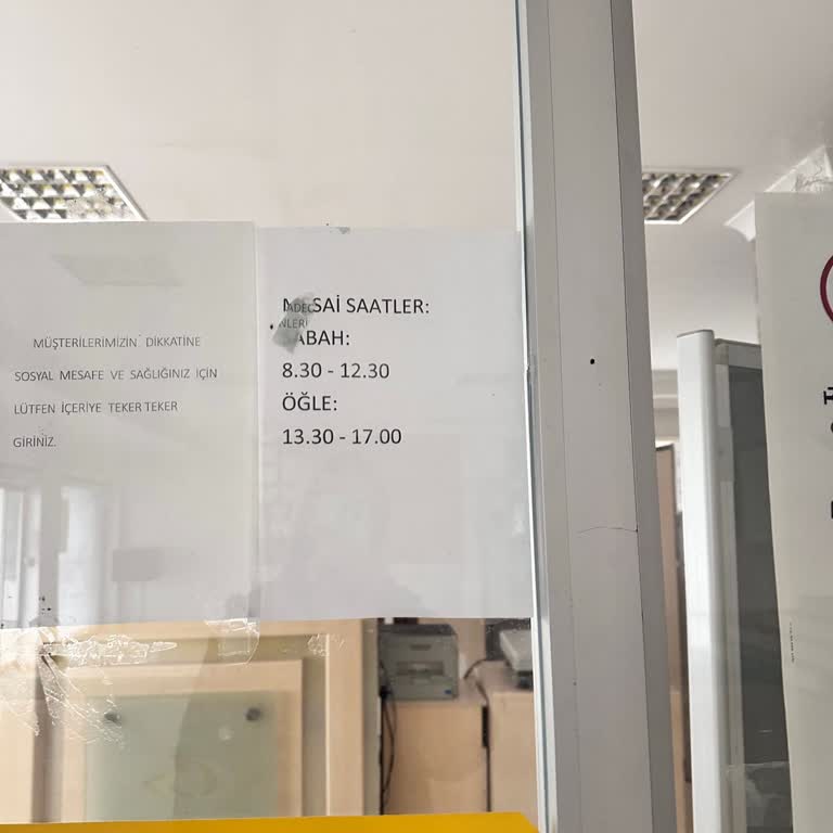 PTT Şubesi Çalışma Saatlerine Uymuyor