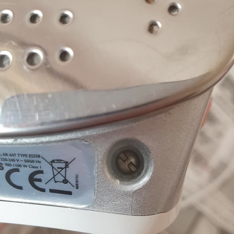 Arzum Ütüsünün Kablo Tamirindeki Vida Sorunu