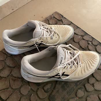 Asics Tennis Shoes Wore Out Too Quickly – SPX Refuses to Take Responsibility