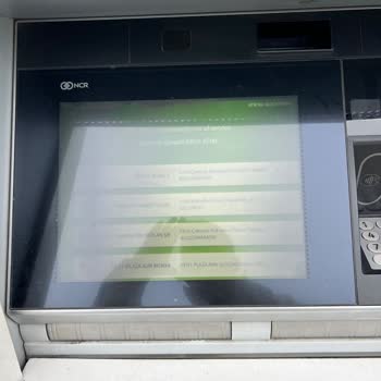 ATM'de Para Çekme Sorunu Ve İlgisizlik