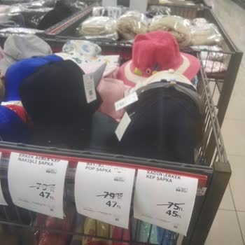 A101 Şapka Fiyat Etiketi Karmaşası Ve İlgisiz Çalışanlar!