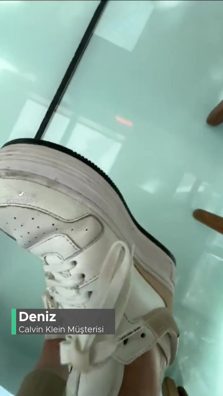 Calvin Klein Arada Giyilen Ayakkabının Deri Soyulması Ve Beyazın Kirlenmesi! videonun kapak resmi