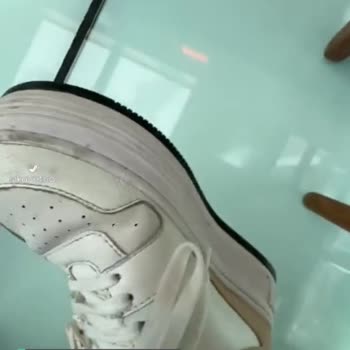 Calvin Klein Arada Giyilen Ayakkabının Deri Soyulması Ve Beyazın Kirlenmesi!