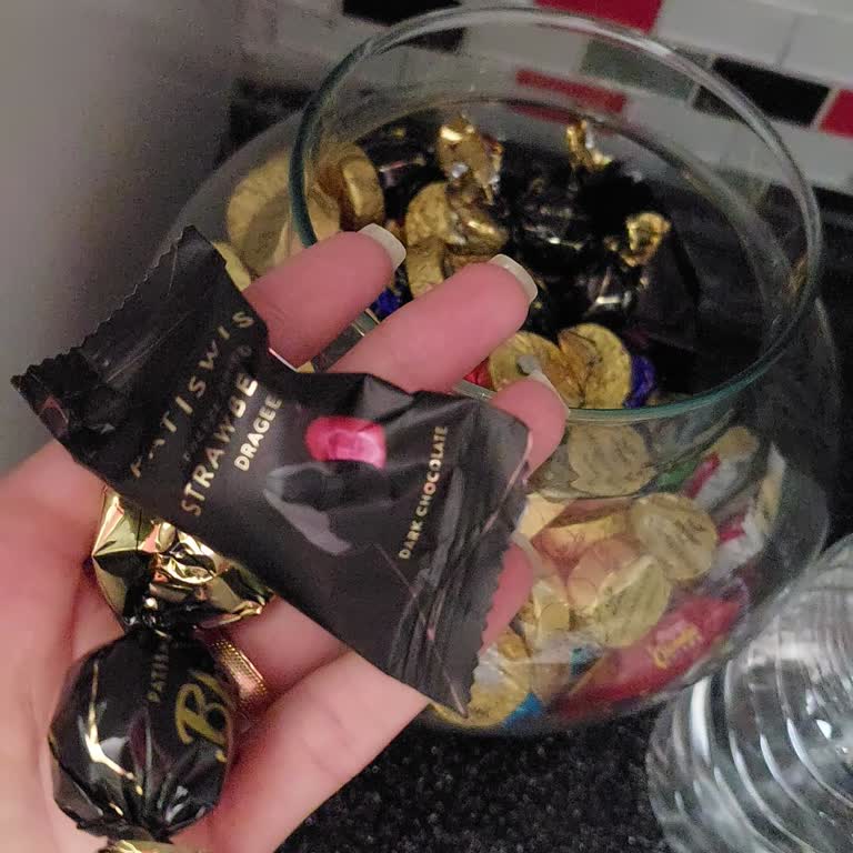 Patiswiss Çikolata Paketlerinden Çıkan İstenmeyen Sürprizler