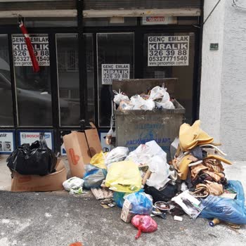 Dükkan Önüne Atılan Çöpler İşimi Engelliyor