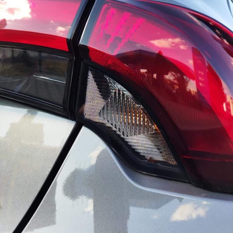 Yeni Araçta Su Alan Stop Lambaları Sorunu