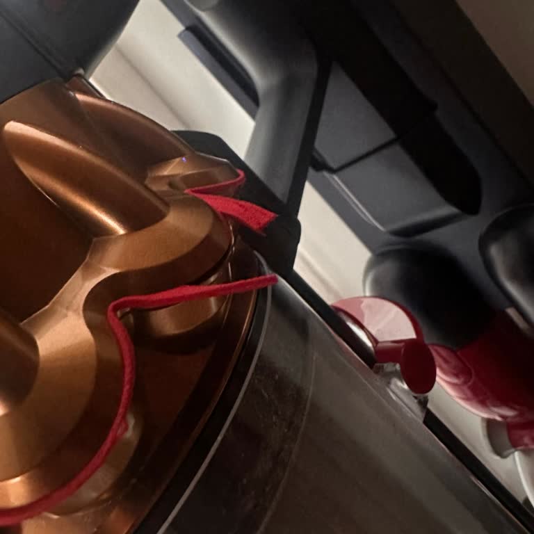Dyson Ürünümdeki Küçük Kopuk Parça İçin Yüksek Ücret Talebi