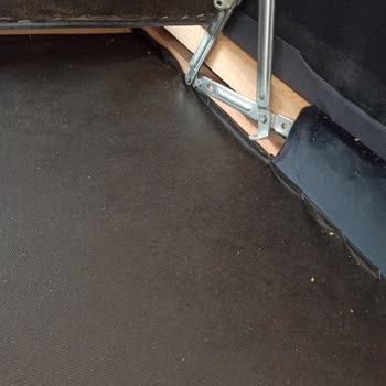 Jasmin Home Bir Yılın Sonunda Kırık Dökük Koltuk Takımı Geldi