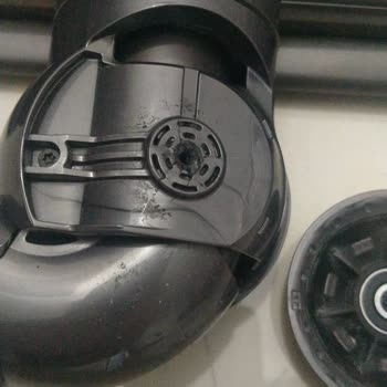 Dyson V15'in Halı Başlığı Teker Sorunu Ve Destek Eksikliği