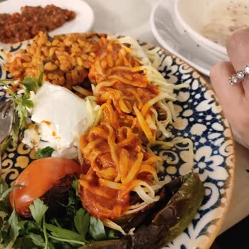 Akevler Konyalı Restoranında İftar Deneyimi: Soğuk Yemekler Ve Saygısız Hizmet