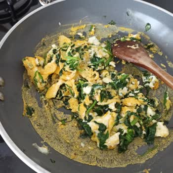 Karaca Tava Hayal Kırıklığı: Yapışmaz Değil!